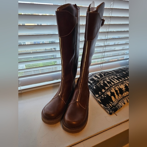 Brown Leather Knee-High Boots - Picture 4 of 7